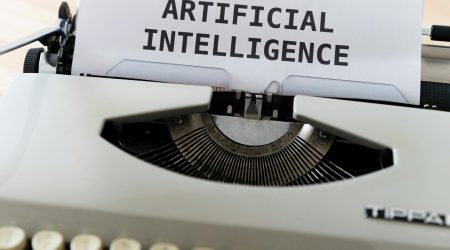 2025年AI写作工具Top10：一键生成爆款文案的终极指南