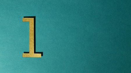 如何让背景居中