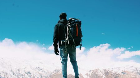 如何判定旅游者