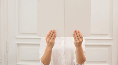 js如何让页面隐藏