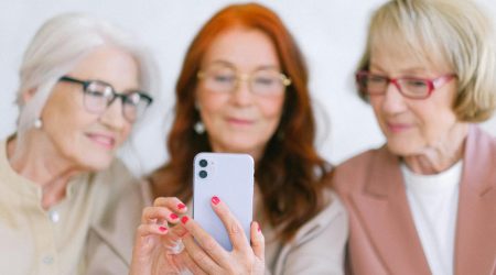 如何添加qq在线好友