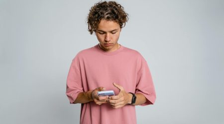 css如何做滚动字幕