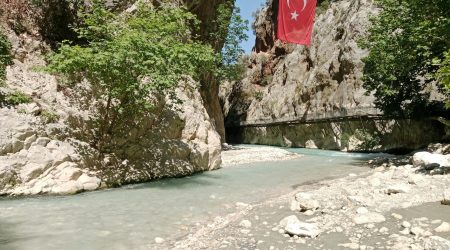 pride的反义词英语单词怎么写